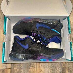 Great condition like new!! Nike Kyrie 3 Teal and Black Sneakers